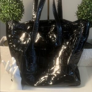 Yves Saint Laurent Shiny Black Tote